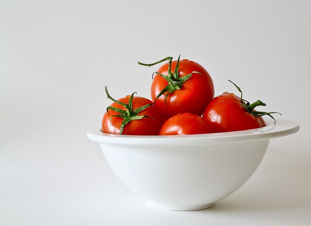 トマトの皮むきの時間短縮の裏ワザ３選！ビックリするくらい簡単な方法